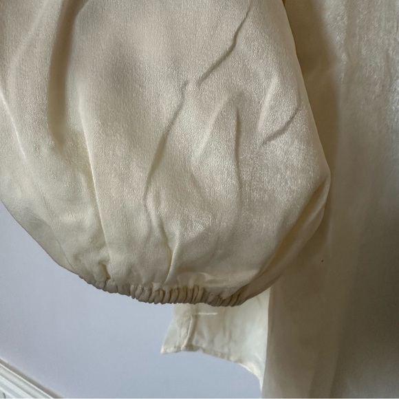 Band of the Free Women’s Long Sleeve Ivory Satin V-Neck Blouse Size S NWT - Picture 6 of 8